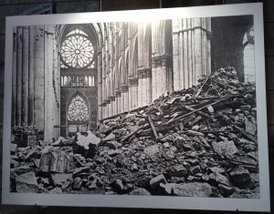 Intérieur de la cathédrale après les bombardements